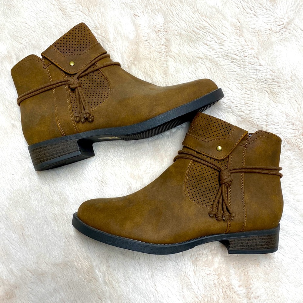 Soda booties size 8